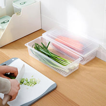 Food storage box with lid