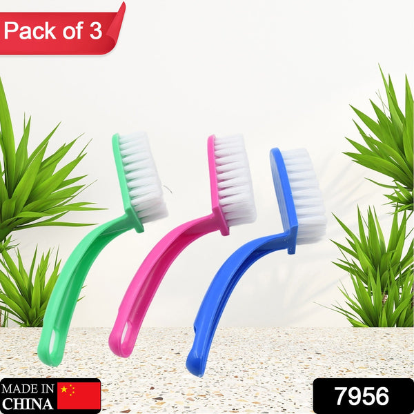 Three-piece set of cleaning brushes for fruits and vegetables.